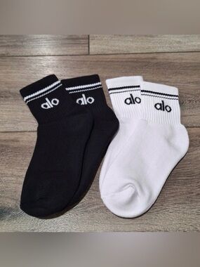 Alo Throwback socks 2 pairs brand new